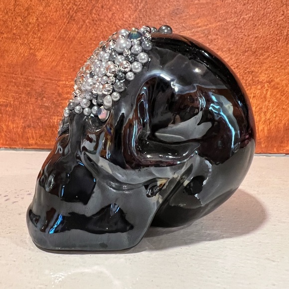 Ceramic Black Skull with Diamonds and Pearls - Picture 5 of 7